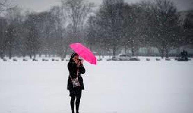 No stopping the New Year enthusiasts rush to ‘freezing’ Kashmir