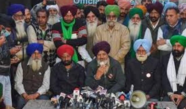 Farmers Take a Hard Line on Agenda for Tomorrow’s Talks; Amit Shah Holds 2-Hr Meet With Tomar, Goyal