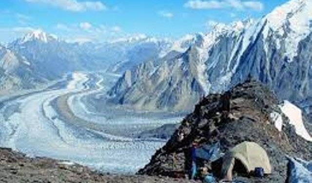 Gilgit-Baltistan’s Shyok River freezes over after temperatures drop