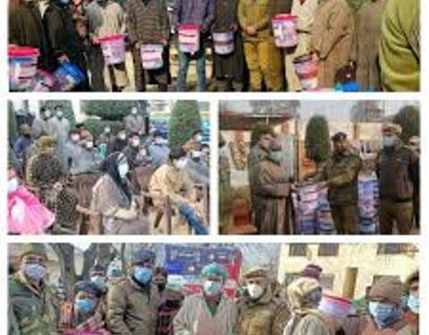 Covid-19 kits distributed by ganderbal police among bpl families of district ganderbal