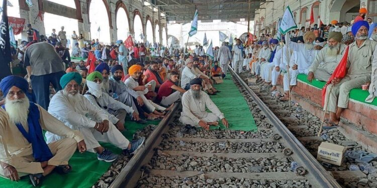 Railway alert to zone offices : Farm unions united, stir may intensify