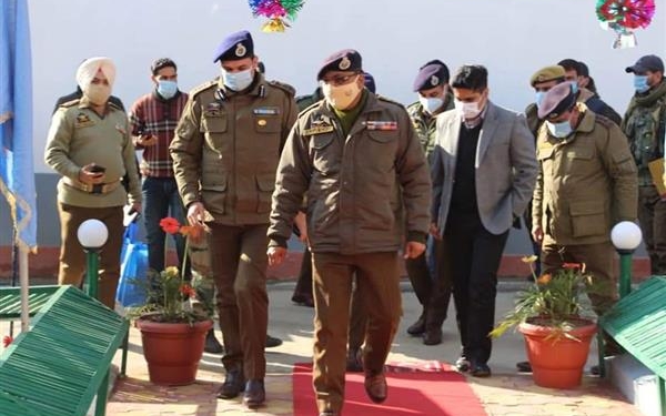DGP J&K reviews security scenario in Bandipora