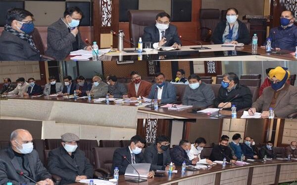 Dwivedi holds meeting with construction agencies of major development projects