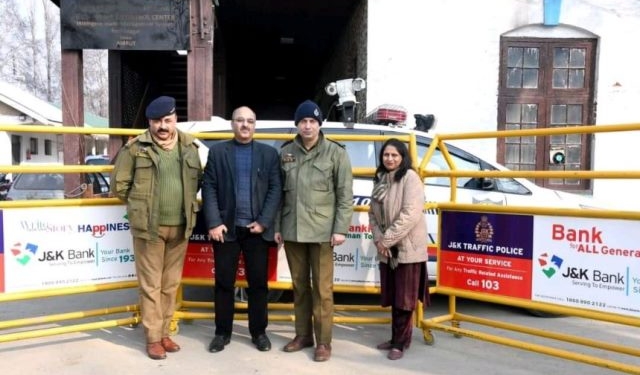 J&K Bank hands over barricades to Traffic Police for smooth vehicular movement