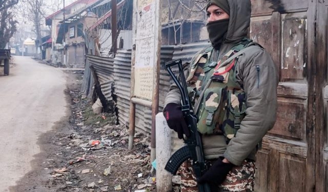 Army Soldier killed in Sopore encounter, Op Continues