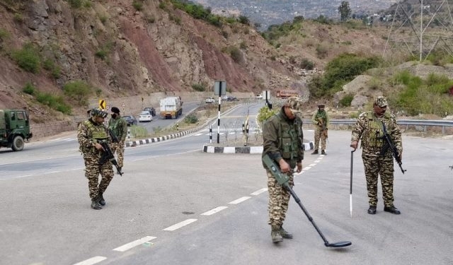 Security tightened in Jammu- Srinagar highway ahead of R-Day