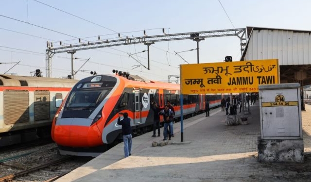Kashmir’s Vande Bharat Express arrives in Jammu Tawi station
