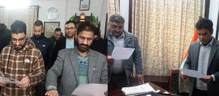 Div Com Kashmir administers oath on National Voters Day