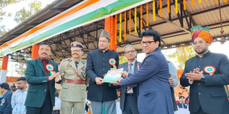 CMO Rajouri honoured for exemplary efforts in managing Badhal incident