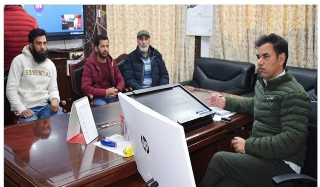 Div Com Kashmir assesses progress on Parihaspora Water Supply Scheme