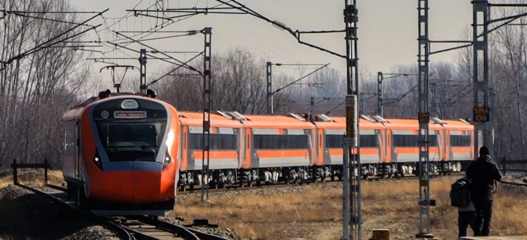 Trial run completed as Vande Bharat Express reaches Srinagar station