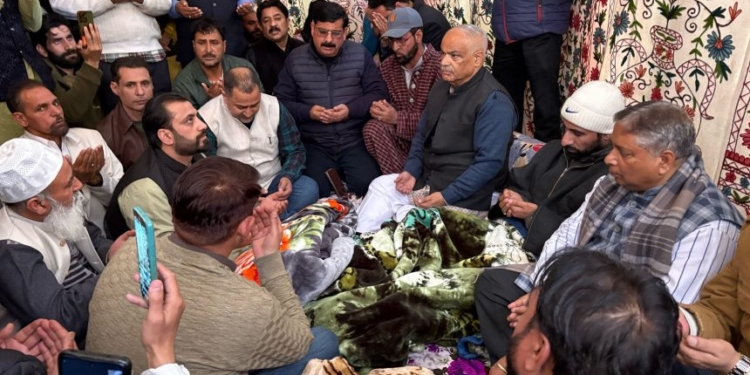 J&K BJP President and General Secretary (Org) Visit Kangan to Condole Ex-MLA Faqir Mohammad Khan’s Demise