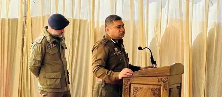 IGP Kashmir, DIG CKR Interacts with Public at Brenwar-Surasyar, Chadoora Under Thana Divas Program