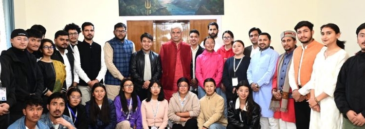 LG Sinha interacts with youth delegation from Ladakh under ABVP’s initiative