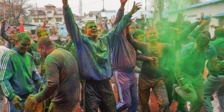 Holi celebrated with festive spirit across Kashmir