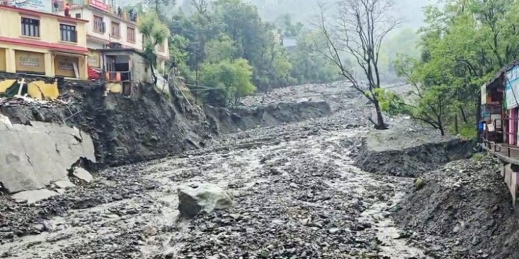 Multiple vehicles, locals trapped under debris after landslide in Ramban