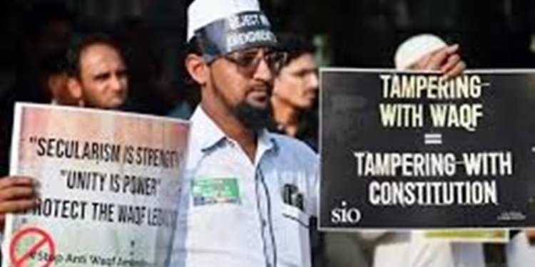 Centre Holds Action on Waqf (Amendment) Act, Assures SC of No Denotification Until May 5