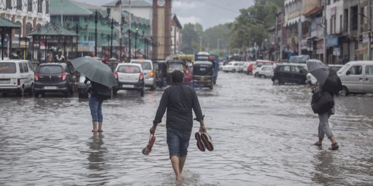 Weatherman predicts rains, flash floods, stormy weather for next 2 days in J&K 