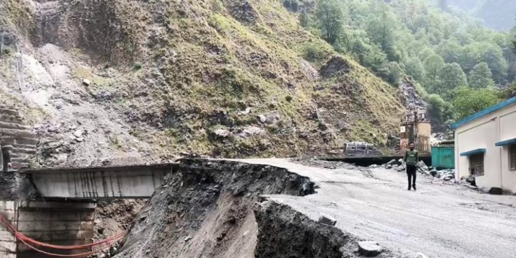 Jammu-Srinagar National Highway Closed Due to Mudslide at Chamba Seri in Ramban 