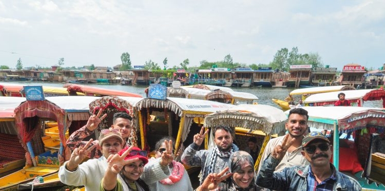 Tourists call Kashmir ‘heaven on earth’, praise safety and hospitality during Dal Lake visits