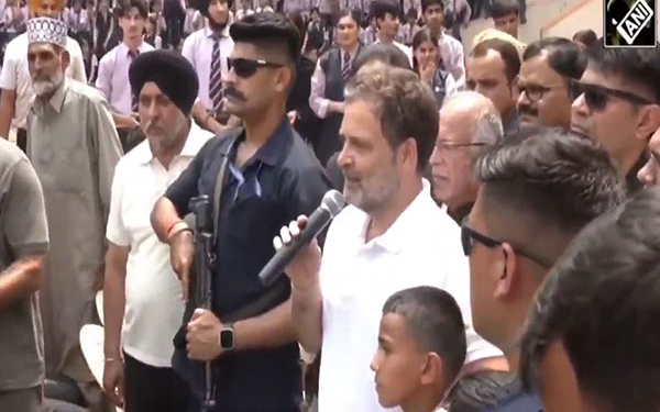 “Don’t worry, everything will come back to normal”: Rahul Gandhi interacts with students in Poonch affected by cross-border shelling