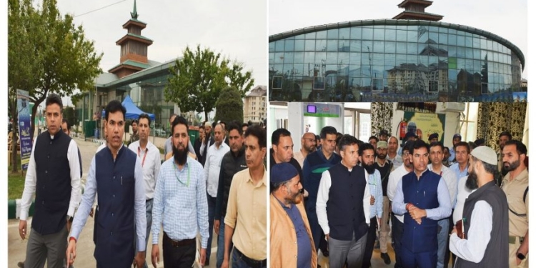 Div Com visits Hajj House Bemina; inspects arrangements for Hajj-25