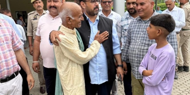 Satish Sharma visits cross border firing victims; assures support to displaced residents