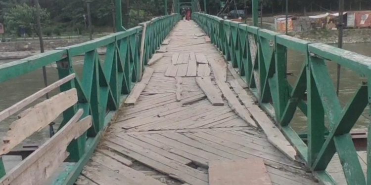 Baramulla Locals Urge Immediate Repairs to Dilapidated Eco Park Bridge