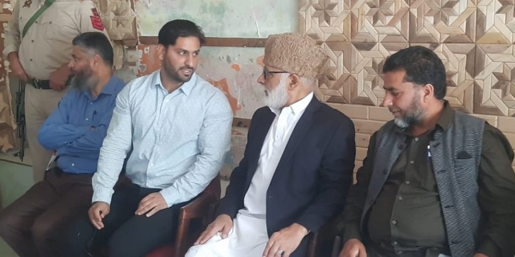 MLA Ali Mohammad Sagar holds Public Darbar in Dalgate, announces major developmental allocations