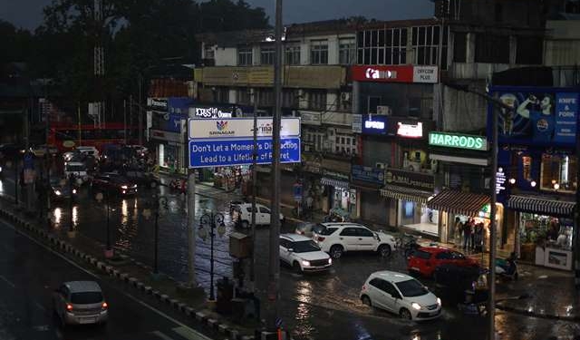 Heavy rain lashes Kashmir, another wet spell expected on June 2–3: MeT