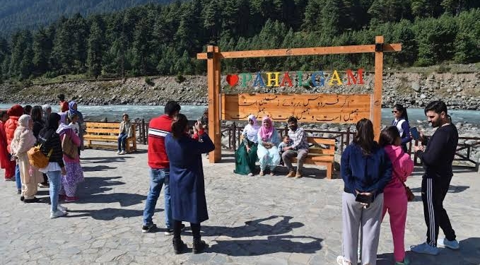 Tourist spots reopen in Kashmir a day after LG Sinha’s announcement; move widely welcomed
