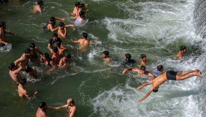 At 35.5 degrees, Srinagar records highest June temp since 2005