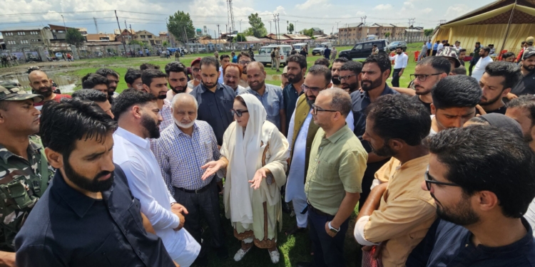 Dr Andrabi visits Eidgah Srinagar, meets youth delegations, interacts with Sports Council Authorities, reviews future plans of development