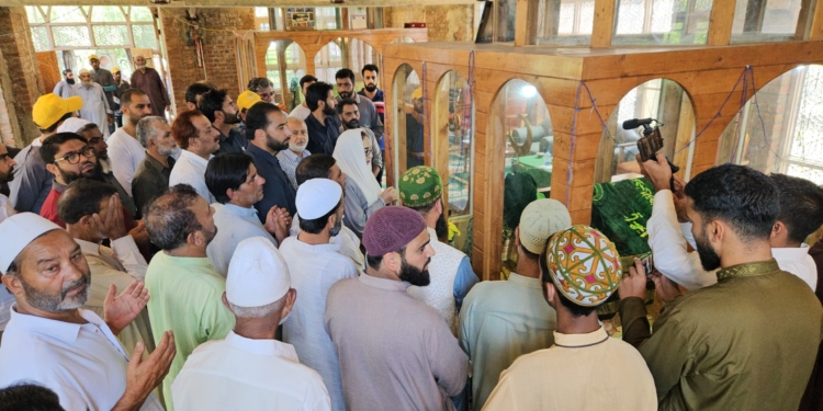 Dr Darakhshan reviews upgradation projects of the Barah Sadaat Shrine at Tailbal, interacts with the civil society for future initiatives