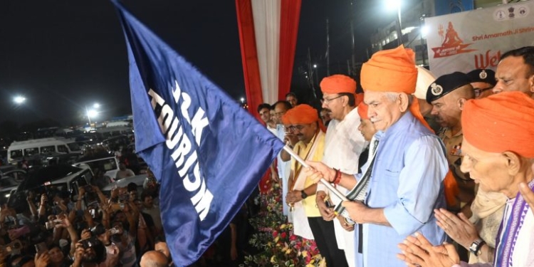 LG Sinha flags off first batch of pilgrims of SANJY-2025
