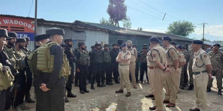 J&K DGP reviews Security in North Kashmir, Commends Security Forces for dedication to peace