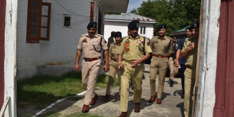 J&K DGP reviews long duration Ops at SOG Lolab, urges relentless pursuit of Pakistani terrorists