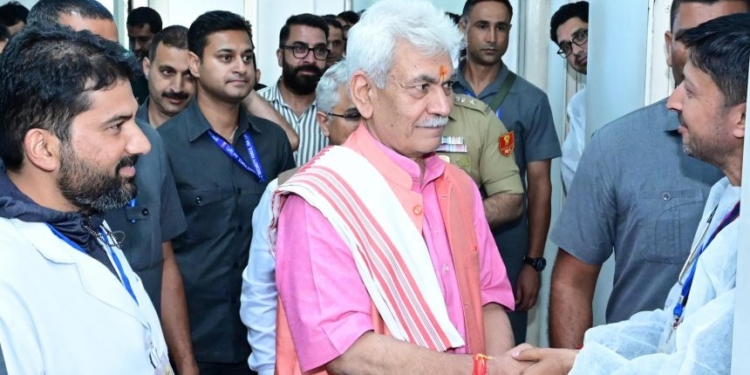 LG Sinha reviews Facilities, Interacts with Pilgrims at Nunwan, Chandanwari Base Camps