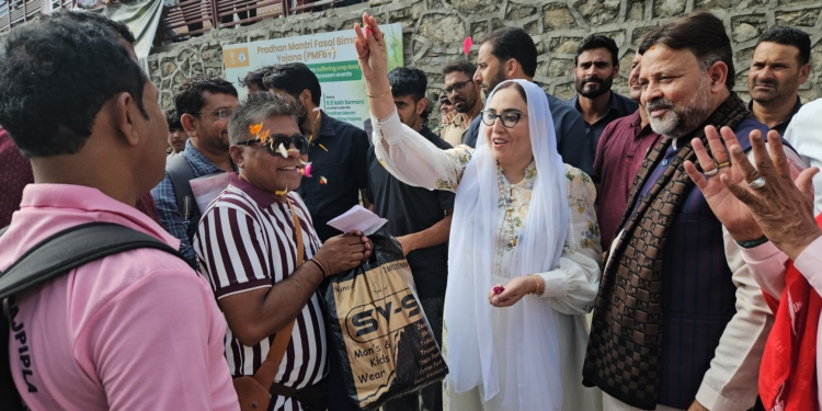 Dr Andrabi welcomes first batch of Amarnath Ji Yatris at Baltal, inaugurates Bahandara