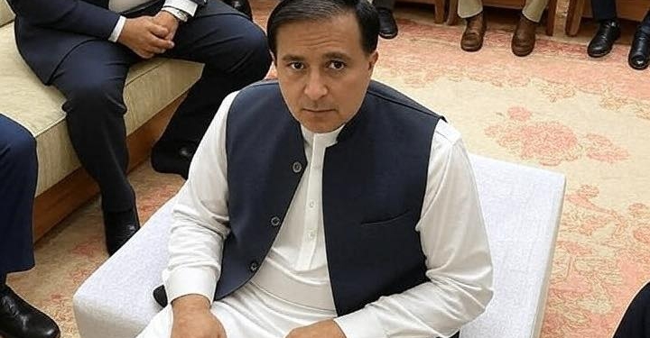 Delegation of Kashmir Handmade Carpet Industry Stakeholders, Submits Urgent Representation to J&K Chief Minister to Combat Counterfeit Carpet Sales.