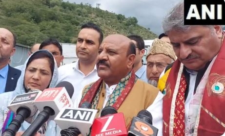 “Festival-like atmosphere in J&K,” Dy CM Surinder Chaudhary welcomes first batch of Amarnath Yatra pilgrims in Banihal