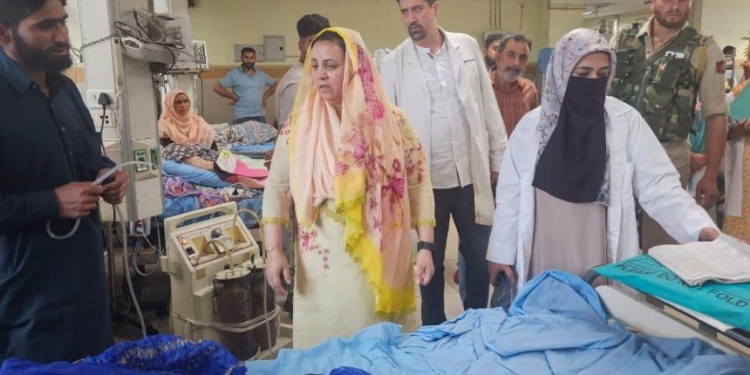 Sakeena Itoo visits SKIMS, Super Speciality Hospital Srinagar