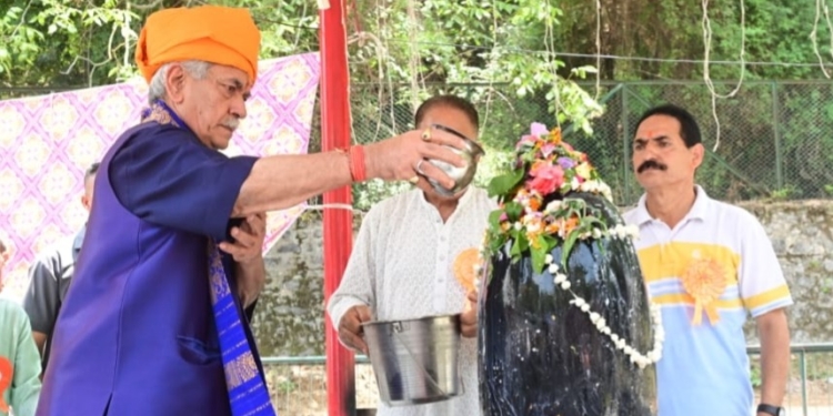 LG Sinha attends Harbah Utsav, pays obeisance at Mata Sidh Lakshmi Temple at Lok Bhawan, Anantnag
