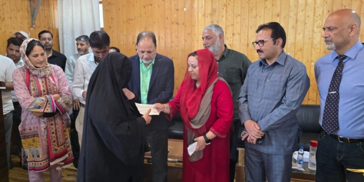 Sakeena Itoo distributes relief cheques worth Rs.13 lakh among fire victims in Baramulla