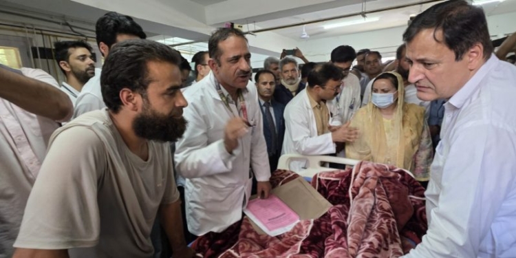 Sakeena Itoo, Javid Dar visit GMC Handwara, enquire about well being of road accident victims
