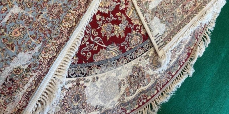 Kashmir craft dealers given 7-day deadline to remove machine-made items or face blacklisting, deregistration