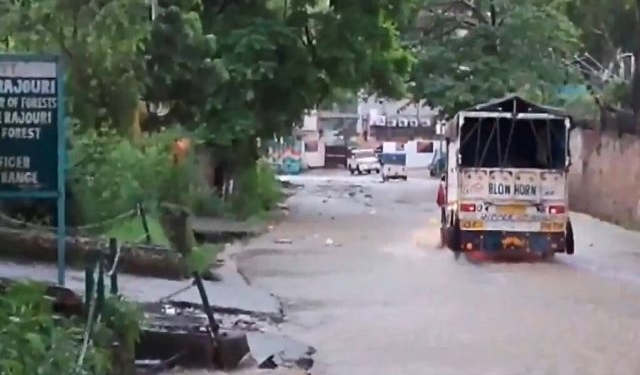 Heavy Rainfall Alert: Schools Closed in Rajouri, Reasi; Samba DC Issues Safety Advisory