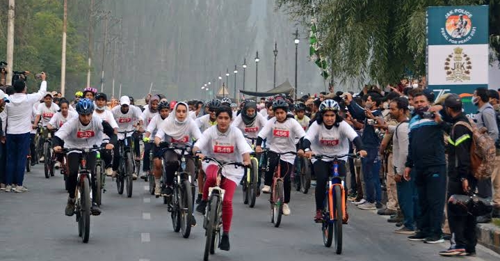 Dal Lake Comes Alive as Hundreds Join ‘Pedal Through Paradise’ Cyclothon in Srinagar