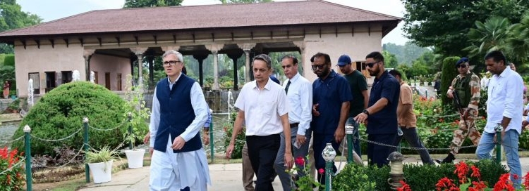 CM Omar Conducts Spot Review of Restoration Works at Shalimar Garden 