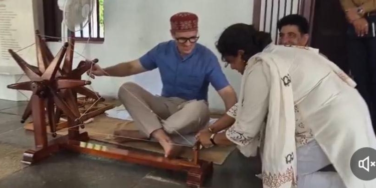 CM Omar Abdullah Tries His Hand at Spinning Cotton on the Charkha